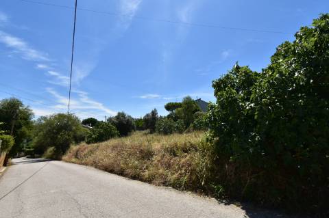 Terreno rústico com 1420 m2, com viabilidade de construção.