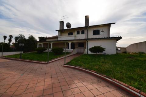 Moradia M4 com piscina