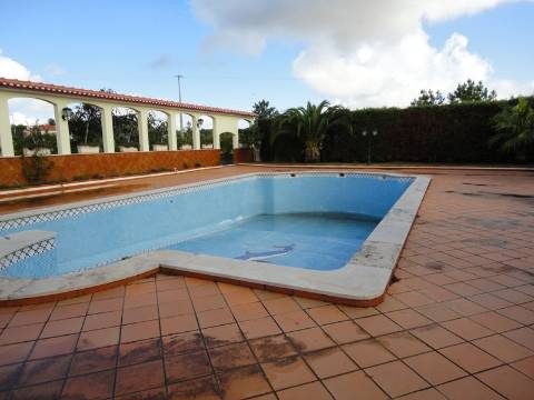 Moradia M4 com piscina