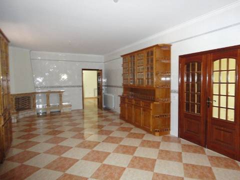 Moradia M4 com piscina