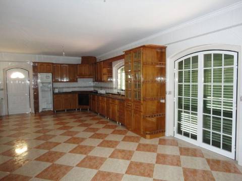 Moradia M4 com piscina