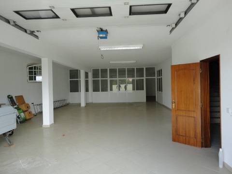 Moradia M4 com piscina