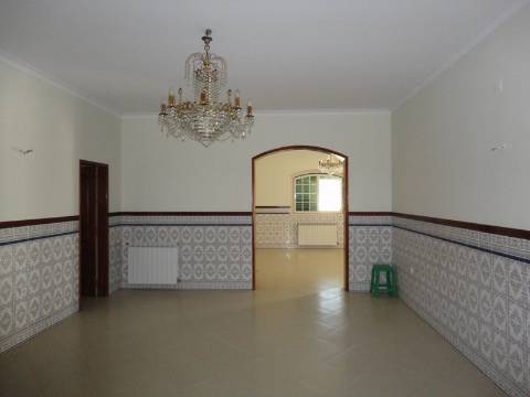 Moradia M4 com piscina