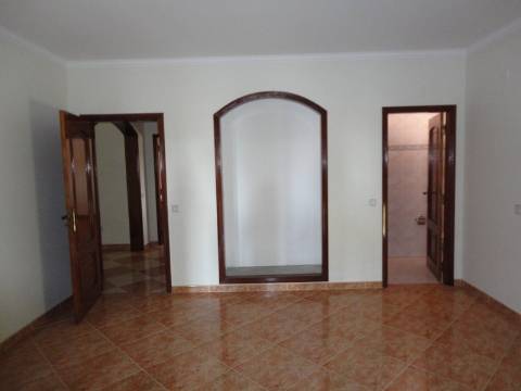 Moradia M4 com piscina