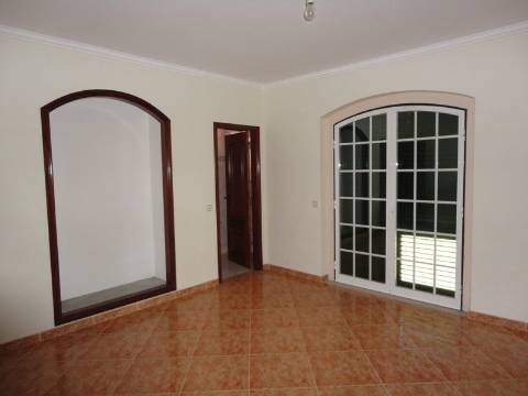 Moradia M4 com piscina