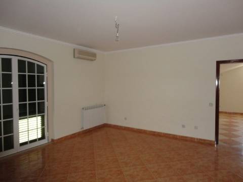 Moradia M4 com piscina