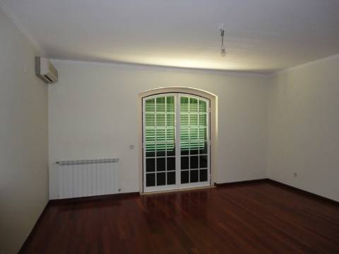 Moradia M4 com piscina