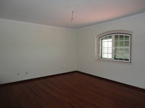 Moradia M4 com piscina