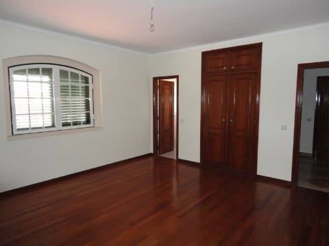 Moradia M4 com piscina