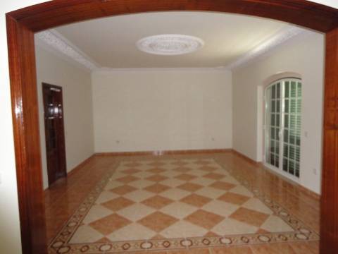 Moradia M4 com piscina