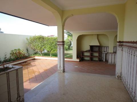 Moradia M4 com piscina