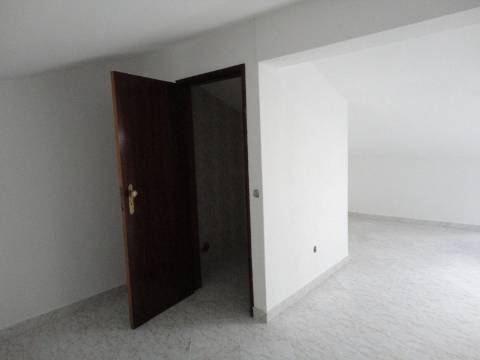 Moradia M4 com piscina