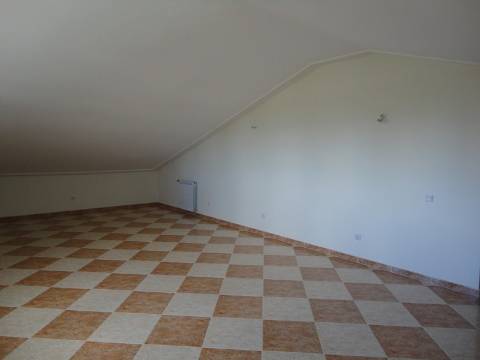 Moradia M4 com piscina