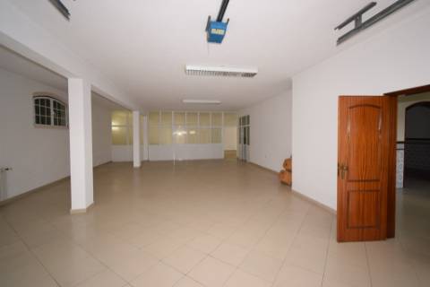 Moradia M4 com piscina