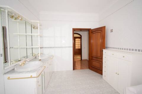 Moradia M4 com piscina