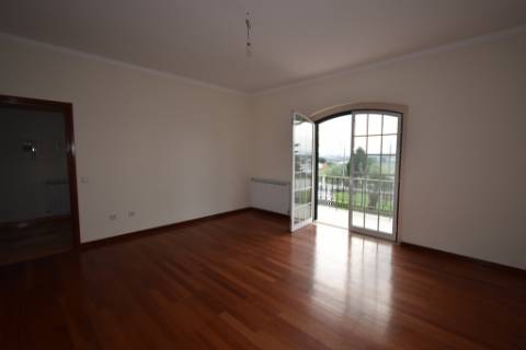 Moradia M4 com piscina