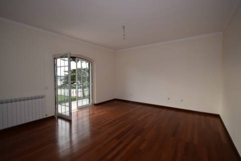 Moradia M4 com piscina