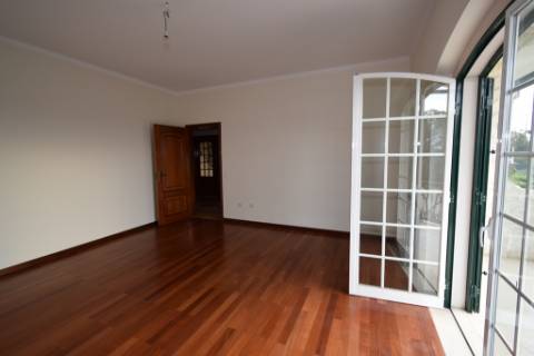 Moradia M4 com piscina