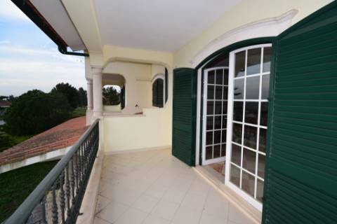 Moradia M4 com piscina