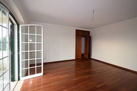 Moradia M4 com piscina