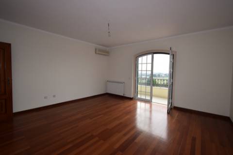 Moradia M4 com piscina