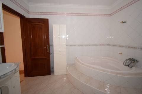 Moradia M4 com piscina