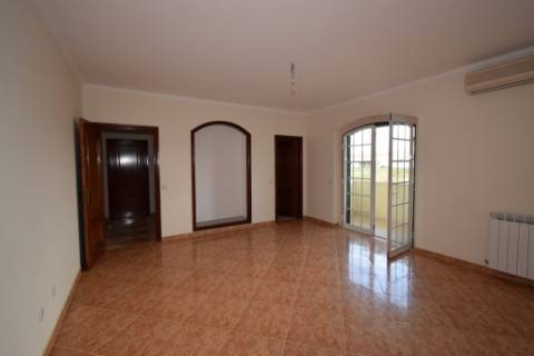 Moradia M4 com piscina