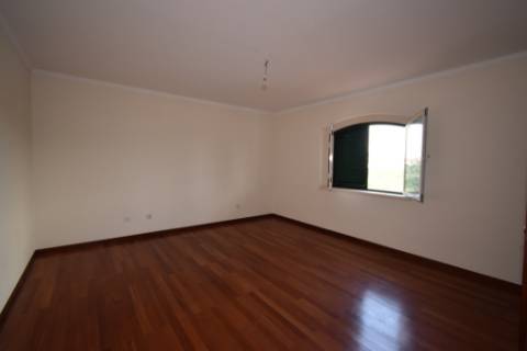 Moradia M4 com piscina