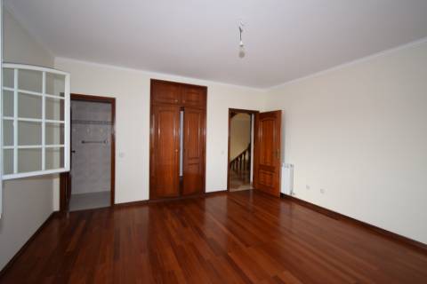 Moradia M4 com piscina