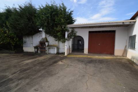 Moradia M4 com piscina