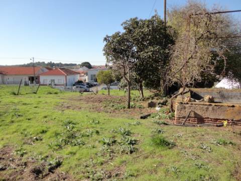 Terreno urbano com 801 m2 perto da estação dos Riachos.