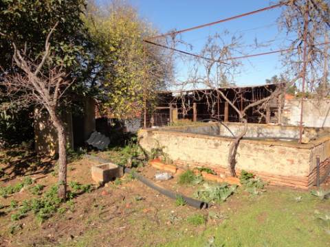 Terreno urbano com 801 m2 perto da estação dos Riachos.