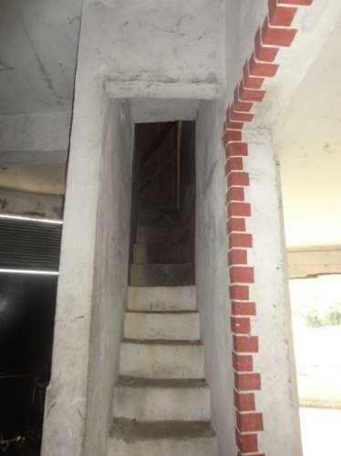 Prédio em Moitas Venda, de 3 pisos para comércio e habitação para finalizar construção