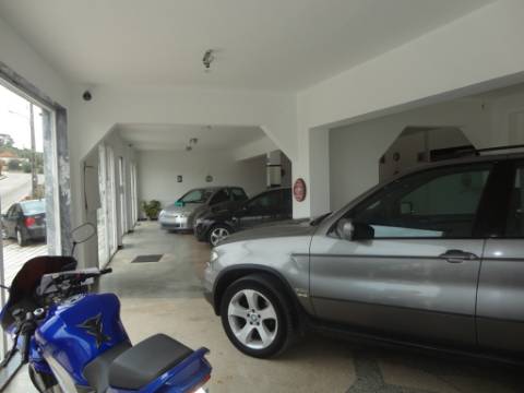 Prédio em Moitas Venda, de 3 pisos para comércio e habitação para finalizar construção