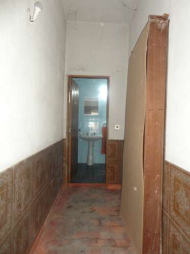 Prédio em Moitas Venda, de 3 pisos para comércio e habitação para finalizar construção