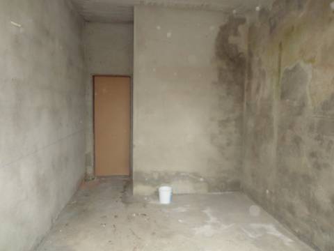 Prédio em Moitas Venda, de 3 pisos para comércio e habitação para finalizar construção