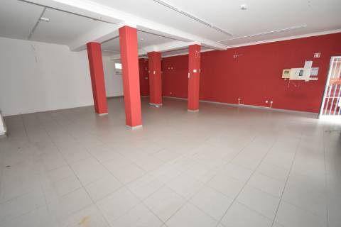 Loja com excelente área, em Vila Nova da Barquinha