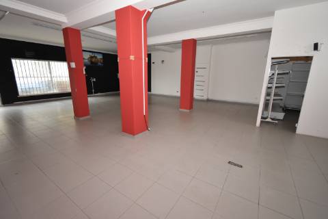 Loja com excelente área, em Vila Nova da Barquinha