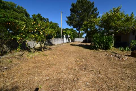 Casa de Campo, semi-remodelada, com terreno e anexos