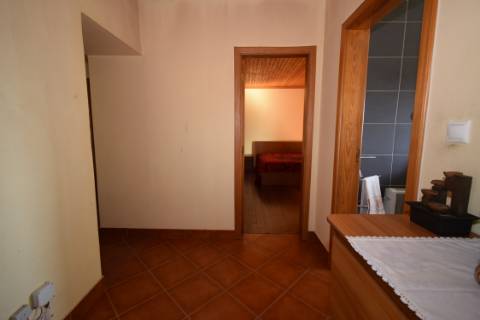 Casa de Campo, semi-remodelada, com terreno e anexos