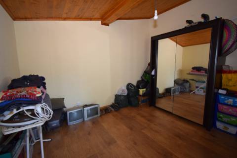 Casa de Campo, semi-remodelada, com terreno e anexos