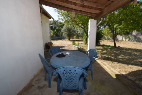 Casa de Campo, semi-remodelada, com terreno e anexos