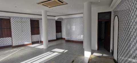 Loja ampla no centro