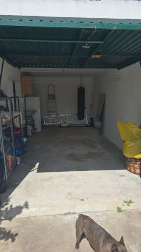 Moradia T3 térrea com quintal, garagem, sótão e terraço