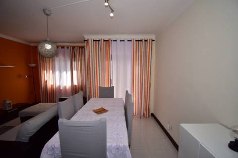 Apartamento T3 com sótão e garagem