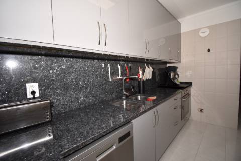 Apartamento T3 com sótão e garagem