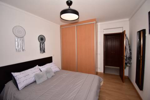 Apartamento T3 com sótão e garagem