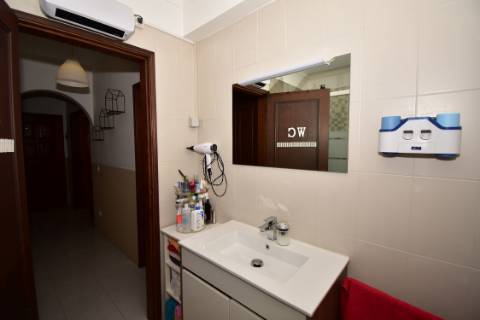 Apartamento T3 com sótão e garagem