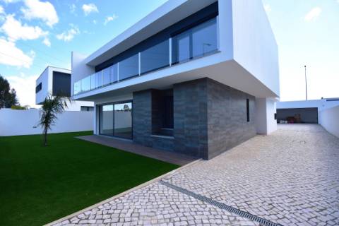 Moradia M5, isolada, com Piscina
