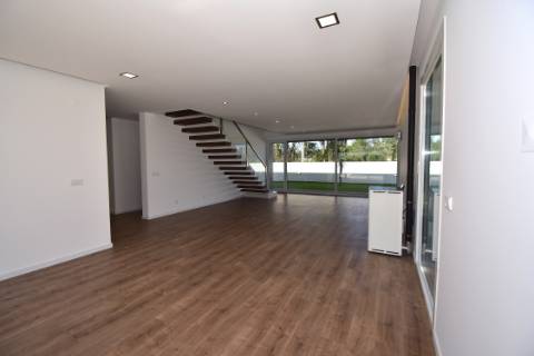 Moradia M5, isolada, com Piscina
